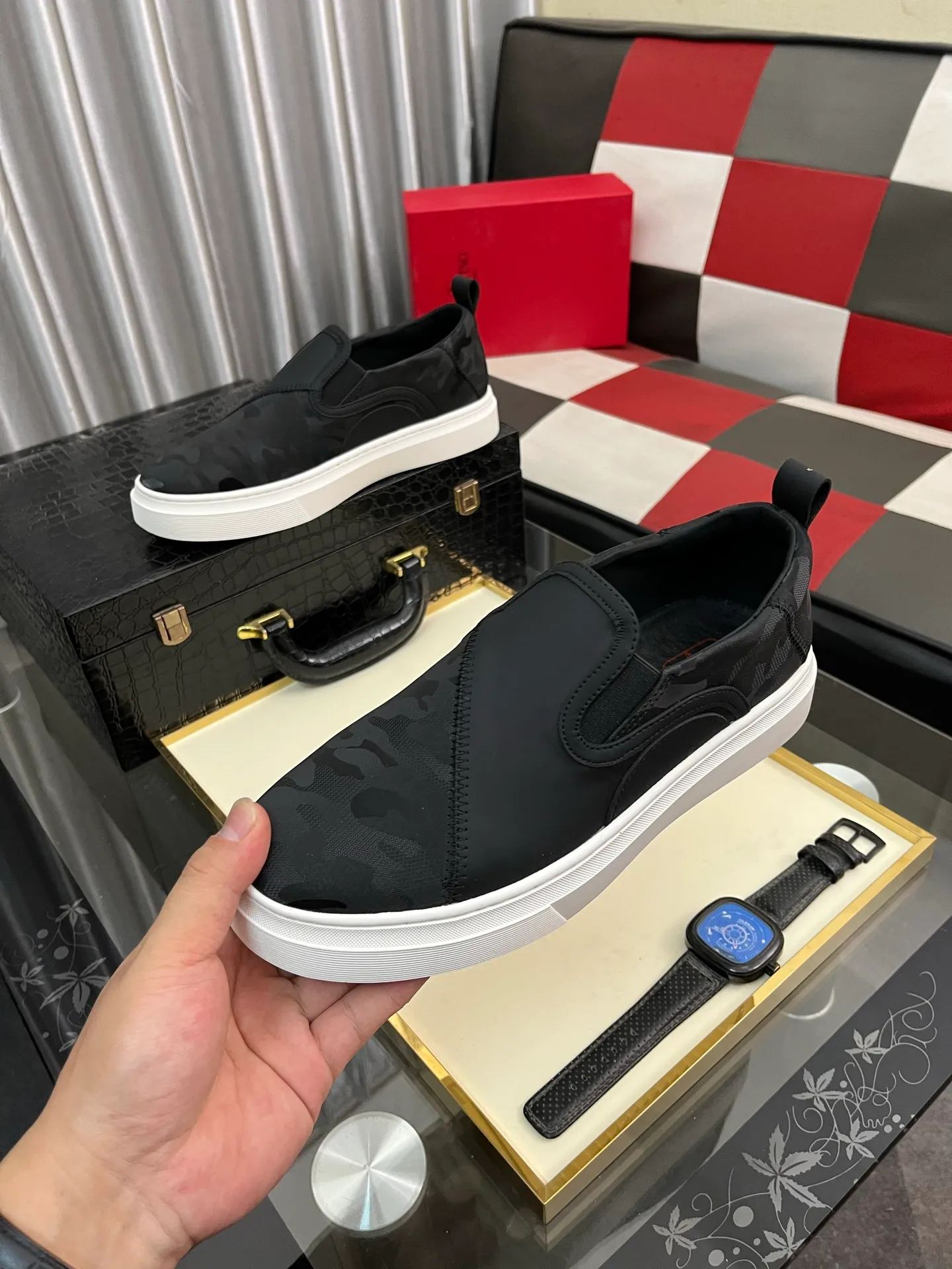 Men's shoes 💰420⌚️⌚️ VALENTINO Valentino's 2024 SS spring and summer new hot casual sports shoes, imported elastic fabric upper ➕The heel is Warren's exclusive rivet shape. The whole is very representative, the combination outsole is really easy to wear and very comfortable on the foot~, classic, comfortable and versatile! Size: 38-443️⃣Colors available
